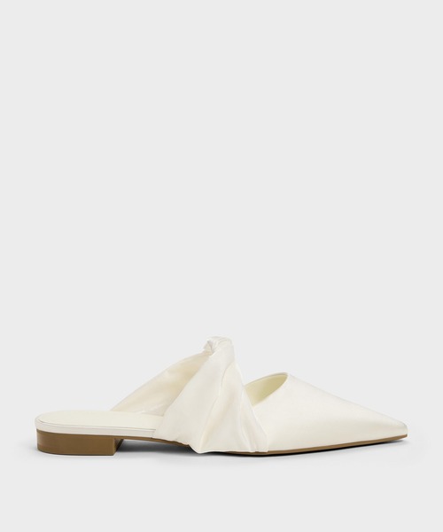 CHARLES & KEITH(チャールズ & キース)の「ツイステッドストラップ ポインテッドミュール(パンプス・レディース・ホワイト/ブラック系その他2・23cm/22.5cm/25cm/24.5cm/23.5cm)」の4枚目の写真