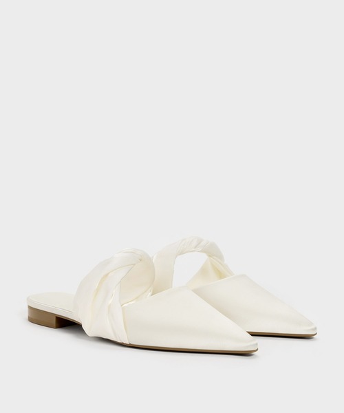 CHARLES & KEITH(チャールズ & キース)の「ツイステッドストラップ ポインテッドミュール(パンプス・レディース・ホワイト/ブラック系その他2・23cm/22.5cm/25cm/24.5cm/23.5cm)」の5枚目の写真
