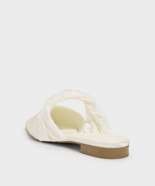 CHARLES & KEITH(チャールズ & キース)の「ツイステッドストラップ ポインテッドミュール(パンプス・レディース・ホワイト/ブラック系その他2・23cm/22.5cm/25cm/24.5cm/23.5cm)」の6枚目の写真