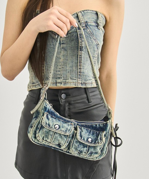 ANAP（アナップ）の「ヴィンテージライク デニム ハーフムーン バッグ（ショルダーバッグ・レディース・ブルー/グレー・F）」の2枚目の写真