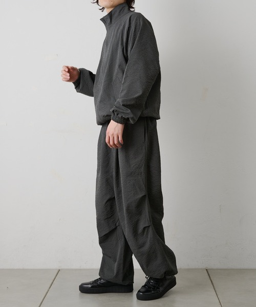 COLONY 2139（コロニートゥーワンスリーナイン）の「セットアップ対応 / ペーパーサッカースタンドブルゾン（ブルゾン・メンズ・チャコールグレー/ホワイト/ブラック・LARGE/MEDIUM）」の8枚目の写真