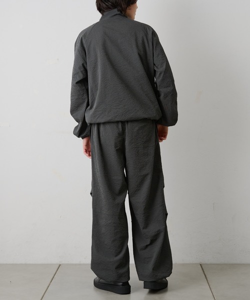 COLONY 2139（コロニートゥーワンスリーナイン）の「セットアップ対応 / ペーパーサッカースタンドブルゾン（ブルゾン・メンズ・チャコールグレー/ホワイト/ブラック・LARGE/MEDIUM）」の9枚目の写真