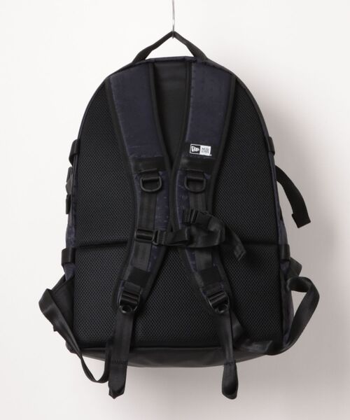 NEW ERA(ニューエラ)の「【NEW ERA/ニューエラ】キャリアパック 35L ネイビーペイズリー(バックパック/リュック・メンズ・ネイビー・FREE)」の2枚目の写真