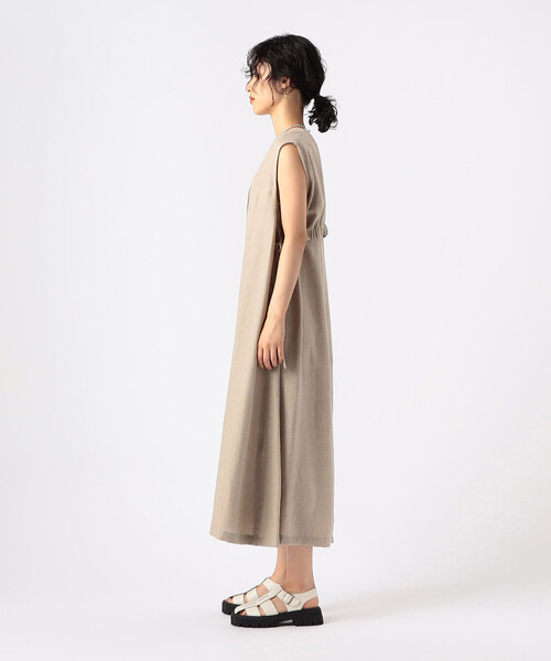 Gabardine K.T（ギャバジンケーティー）の「麻調合繊 Aライン ジャンパースカート（ワンピース・レディース・オフホワイト/ベージュ・9号/7号）」の12枚目の写真