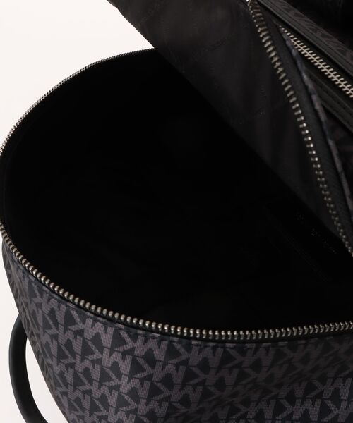 MICHAEL KORS(マイケルコース)の「DAKOTA ロゴプリント カーゴ バックパック(バックパック/リュック・メンズ・ブラック・FREE)」の7枚目の写真