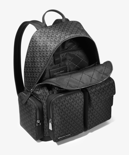 MICHAEL KORS(マイケルコース)の「DAKOTA ロゴプリント カーゴ バックパック(バックパック/リュック・メンズ・ブラック・FREE)」の3枚目の写真