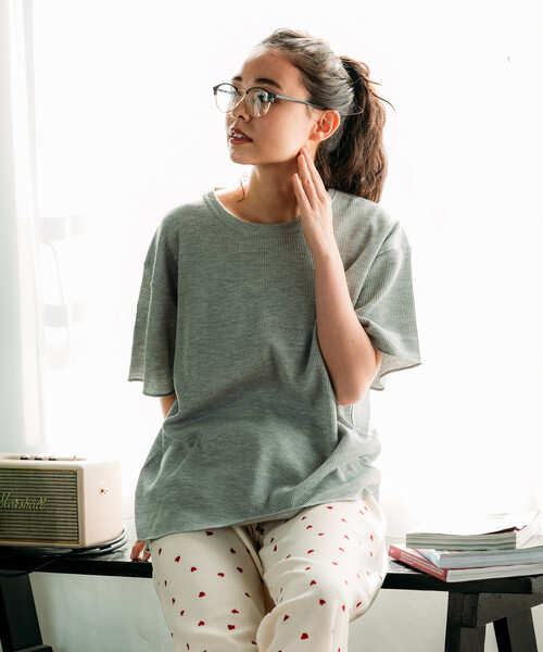 FREAK'S STORE(フリークスストア)の「FRUIT OF THE LOOM × FREAK'S STORE/フルーツオブザルーム 別注 無地Tシャツハートパンツ ルームセット/パジャマセット(ルームウェア/パジャマ・レディース・グレー/オフホワイト・SMALL/MEDIUM)」の5枚目の写真