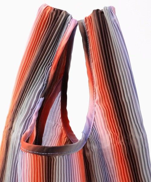 BAGGU（バグー）の「BAGGU/バグゥ PLEATED BAGGU（トートバッグ・レディース・ライトピンク・ONE SIZE）」の5枚目の写真