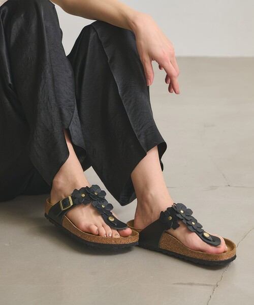 BIRKENSTOCK(ビルケンシュトック)の「【国内EXCLUSIVE】<BIRKENSTOCK>GIZEH フラワー サンダル(サンダル・レディース・ライトピンク/ブラック/ホワイト・36/38/37/35/39)」の4枚目の写真