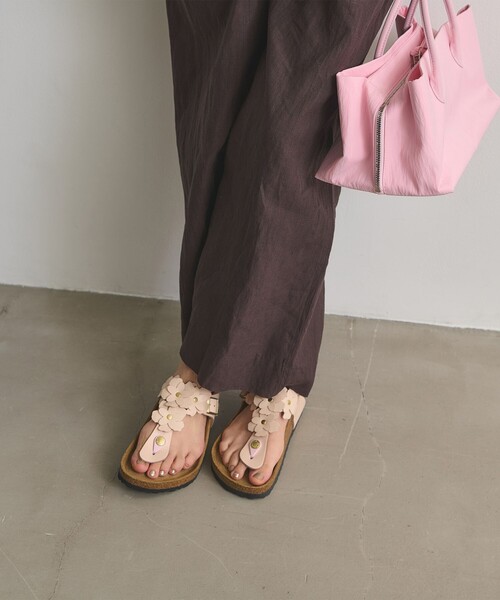 BIRKENSTOCK(ビルケンシュトック)の「【国内EXCLUSIVE】<BIRKENSTOCK>GIZEH フラワー サンダル(サンダル・レディース・ライトピンク/ブラック/ホワイト・36/38/37/35/39)」の8枚目の写真