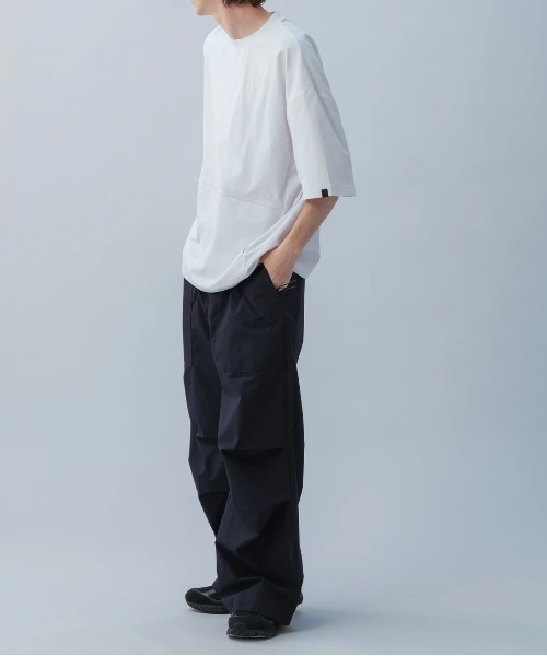 +phenix(プラスフェニックス)の「【+phenix / プラスフェニックス】DRAWSTRING S/S TEE 吸水速乾性 UVカット 裾ドローコード仕様 ビッグシルエット Tシャツ(Tシャツ/カットソー・メンズ・ブラック/ホワイト・X-LARGE/LARGE/MEDIUM)」の5枚目の写真