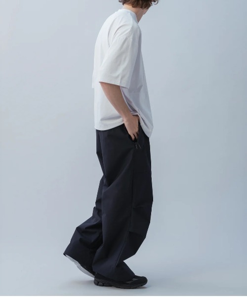 +phenix(プラスフェニックス)の「【+phenix / プラスフェニックス】DRAWSTRING S/S TEE 吸水速乾性 UVカット 裾ドローコード仕様 ビッグシルエット Tシャツ(Tシャツ/カットソー・メンズ・ブラック/ホワイト・X-LARGE/LARGE/MEDIUM)」の6枚目の写真