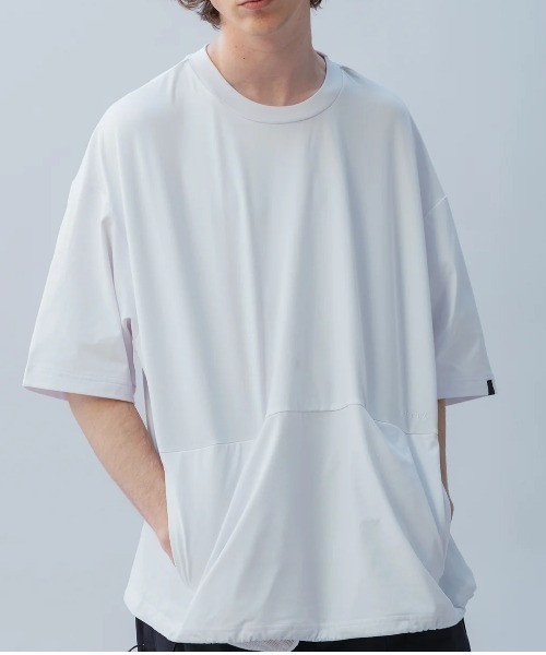 +phenix(プラスフェニックス)の「【+phenix / プラスフェニックス】DRAWSTRING S/S TEE 吸水速乾性 UVカット 裾ドローコード仕様 ビッグシルエット Tシャツ(Tシャツ/カットソー・メンズ・ブラック/ホワイト・X-LARGE/LARGE/MEDIUM)」の15枚目の写真