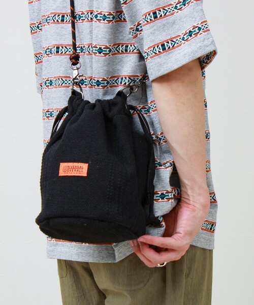 UNIVERSAL OVERALL(ユニバーサルオーバーオール)の「【UNIVERSAL OVERALL】Summer knit purse(ショルダーバッグ・メンズ・オレンジ/ラベンダー/オフホワイト/サックスブルー/ブラック・FREE)」の3枚目の写真