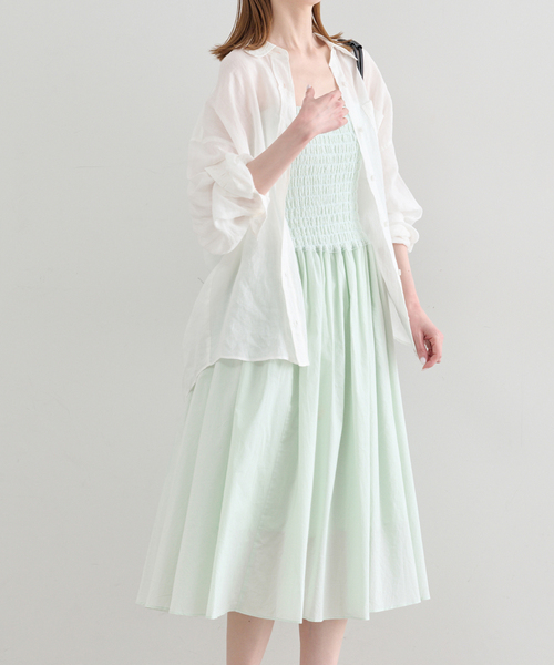 U by SPICK&SPAN（ユーバイスピックアンドスパン）の「Atelier Edition/アトリエ エディション WRINKLE SMOCKED DRESS（ワンピース・レディース・グリーン・FREE）」の3枚目の写真