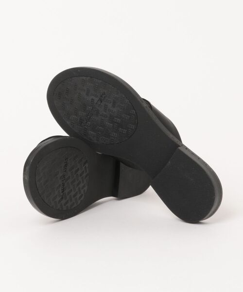 ITALIAN SHOEMAKERS(イタリアンシューメーカー)の「【ITALIAN SHOEMAKERS】レザートングフラットサンダル(962350)(サンダル・レディース・ブラック/ホワイト・36/35/37/38)」の4枚目の写真