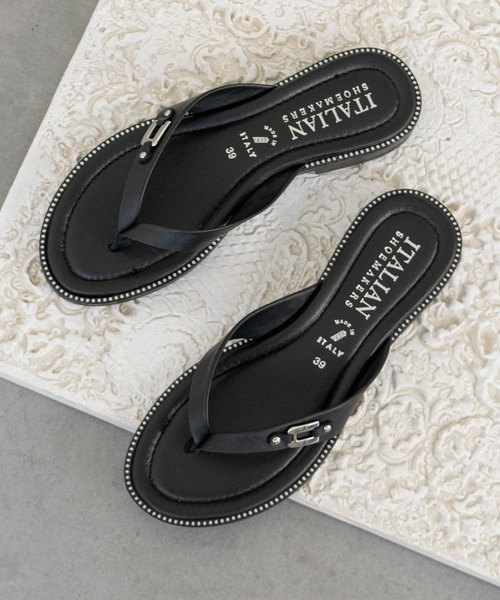 ITALIAN SHOEMAKERS(イタリアンシューメーカー)の「【ITALIAN SHOEMAKERS】レザートングフラットサンダル(962350)(サンダル・レディース・ブラック/ホワイト・36/35/37/38)」の1枚目の写真