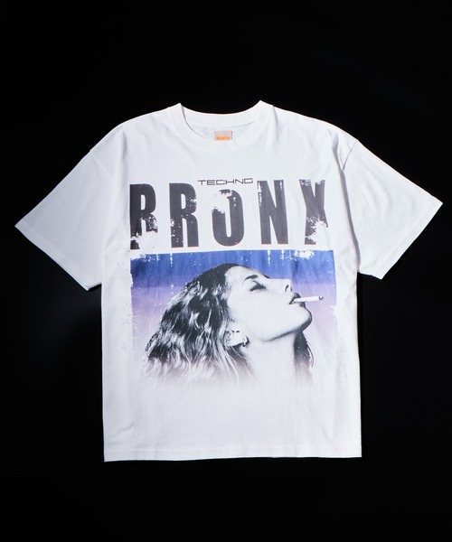 WHO'S WHO gallery(フーズフーギャラリー)の「【KOOKY'N】 BRONX フォトTEE *UNISEX(Tシャツ/カットソー・レディース・ブラック/サックスブルー/ホワイト・SMALL/MEDIUM/LARGE)」の4枚目の写真