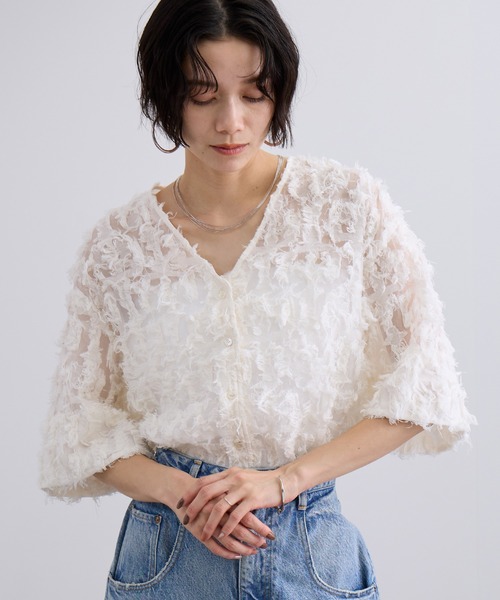 SALON adam et rope'（サロン アダム エ ロペ）の「モチーフカットジャカードハーフスリーブブラウス（シャツ/ブラウス・レディース・ブラック/サックスブルー/オフホワイト・FREE）」の6枚目の写真