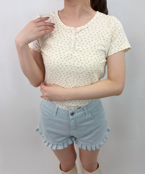 frunco（フランコ）の「【ZOZOTOWN限定】小花柄ヘンリーネックT（Tシャツ/カットソー・レディース・グレー/アイボリー/ネイビー/ホワイト・FREE）」の14枚目の写真