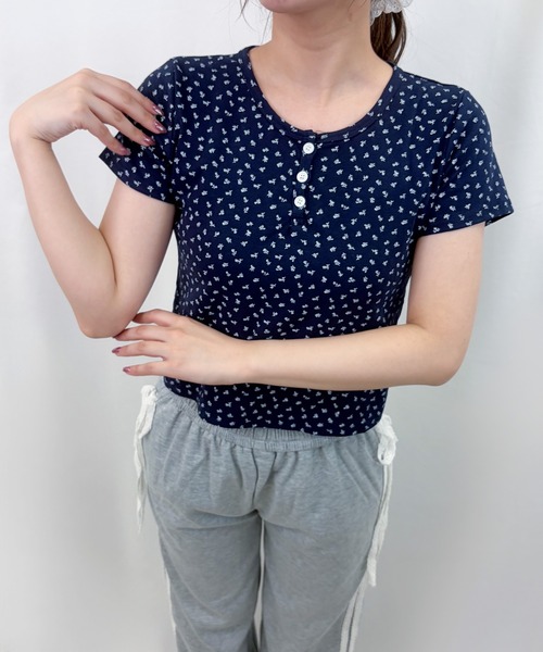 frunco（フランコ）の「【ZOZOTOWN限定】小花柄ヘンリーネックT（Tシャツ/カットソー・レディース・グレー/アイボリー/ネイビー/ホワイト・FREE）」の22枚目の写真