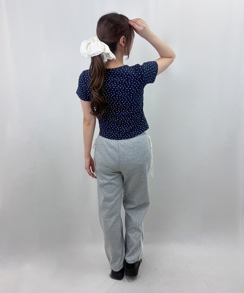 frunco（フランコ）の「【ZOZOTOWN限定】小花柄ヘンリーネックT（Tシャツ/カットソー・レディース・グレー/アイボリー/ネイビー/ホワイト・FREE）」の6枚目の写真