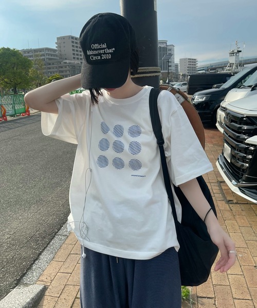 UNDERSTATEMENTs(アンダーステイトメント)の「【ユニセックス】サークルロゴアソートTシャツ(Tシャツ/カットソー・メンズ・ホワイト系/ホワイト系その他・MEDIUM/LARGE)」の3枚目の写真