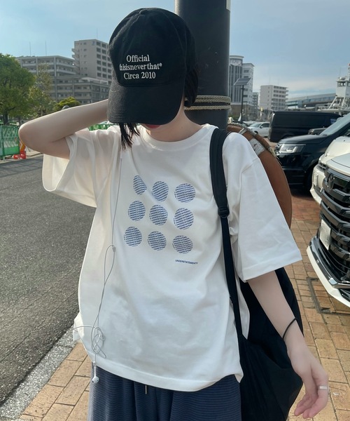 UNDERSTATEMENTs(アンダーステイトメント)の「【ユニセックス】サークルロゴアソートTシャツ(Tシャツ/カットソー・メンズ・ホワイト系/ホワイト系その他・MEDIUM/LARGE)」の8枚目の写真
