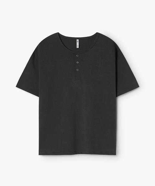 WEST GRAND BOULEVARD(ウエストグランドブルバード)の「ヘイローピグメントヘンリーネックTシャツチャコール(Tシャツ/カットソー・メンズ・その他・MEDIUM/LARGE/X-LARGE)」の1枚目の写真