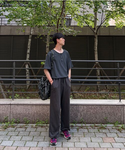 WEST GRAND BOULEVARD(ウエストグランドブルバード)の「ヘイローピグメントヘンリーネックTシャツチャコール(Tシャツ/カットソー・メンズ・その他・MEDIUM/LARGE/X-LARGE)」の8枚目の写真