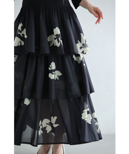 cawaii(カワイイ)の「(黒)モノトーンの花咲く段フレアロングワンピース(ワンピース・レディース・ブラック・FREE)」の18枚目の写真