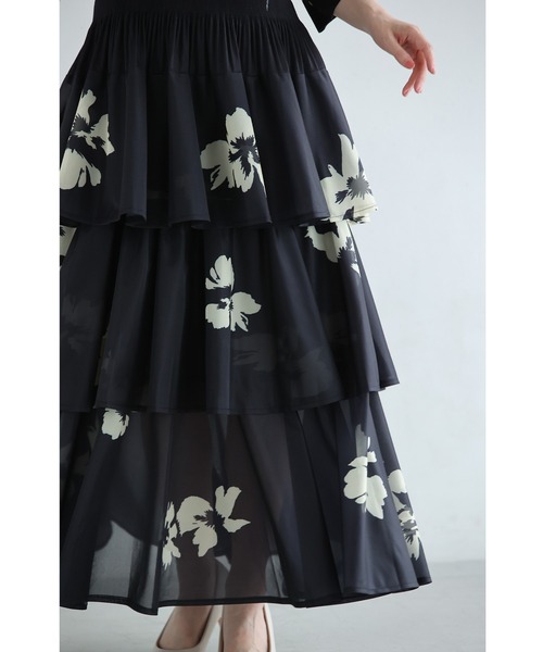 cawaii(カワイイ)の「(黒)モノトーンの花咲く段フレアロングワンピース(ワンピース・レディース・ブラック・FREE)」の5枚目の写真