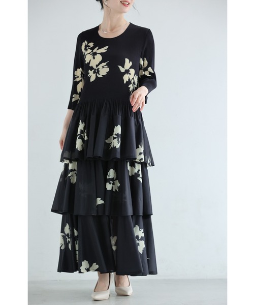 cawaii(カワイイ)の「(黒)モノトーンの花咲く段フレアロングワンピース(ワンピース・レディース・ブラック・FREE)」の3枚目の写真