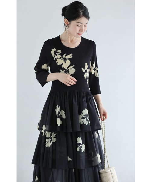 cawaii(カワイイ)の「(黒)モノトーンの花咲く段フレアロングワンピース(ワンピース・レディース・ブラック・FREE)」の2枚目の写真