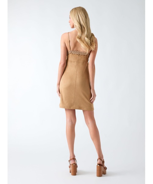 Guess(ゲス)の「FLAMINIA Faux Suede Mini Dress ワンピース ドレス ミニ丈(ワンピース・レディース・キャメル・LARGE/MEDIUM/SMALL/X-SMALL)」の4枚目の写真