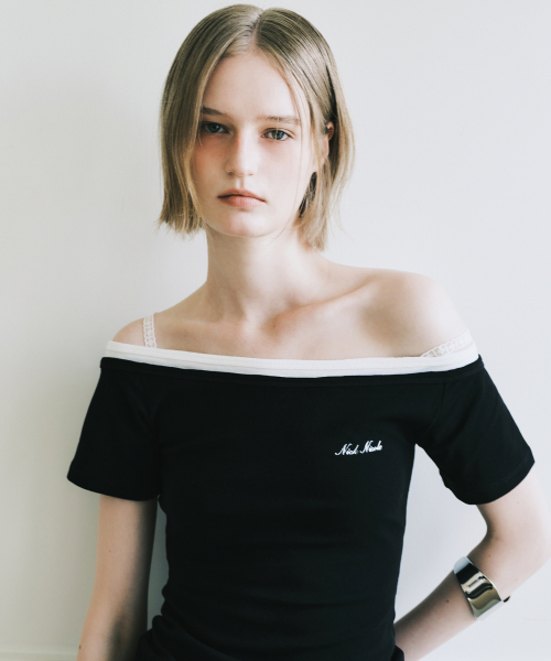 NICK&NICOLE(ニックアンドニコール)の「OFF-SHOULDER FRILL HALF TOP_BLACK(Tシャツ/カットソー・レディース・その他・FREE)」の2枚目の写真