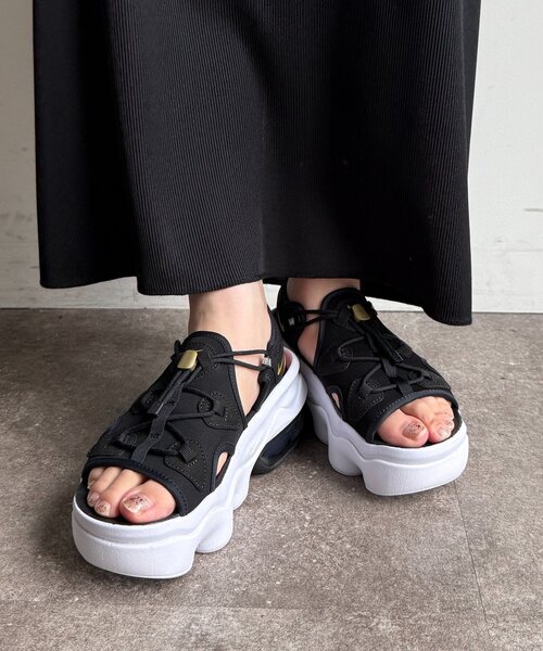 DouDou(ドゥドゥ)の「ナイキ WMNS AIR MAX KOKO SANDAL(サンダル・レディース・ブラック・24cm/23cm)」の2枚目の写真
