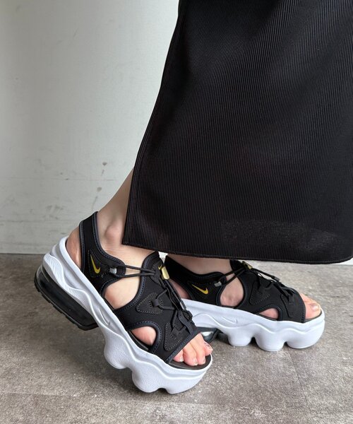 DouDou(ドゥドゥ)の「ナイキ WMNS AIR MAX KOKO SANDAL(サンダル・レディース・ブラック・24cm/23cm)」の3枚目の写真