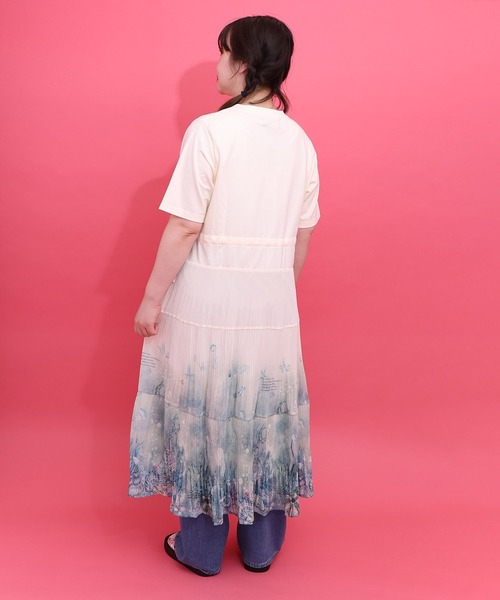 iS ScoLar(イズスカラー)の「562244:天竺xプリーツシフォン 貝殻柄グラデワンピース(ワンピース・レディース・アイボリー/ブラック・M)」の4枚目の写真