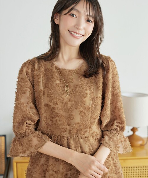 Tiaclasse（ティアクラッセ）の「カットジャガードシフォンチュニック（Tシャツ/カットソー・レディース・ブラック/アイボリー/キャメル・L/M）」の8枚目の写真