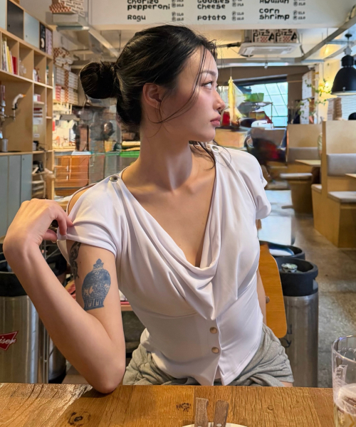 LOTSYOU（ロッツユー）の「LOTSYOU_Kendall Top WHITE（Tシャツ/カットソー・レディース・その他・SMALL/MEDIUM）」の3枚目の写真