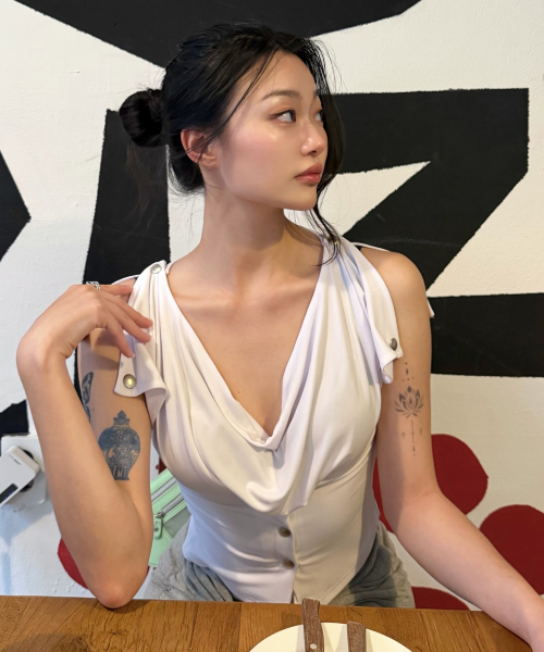 LOTSYOU（ロッツユー）の「LOTSYOU_Kendall Top WHITE（Tシャツ/カットソー・レディース・その他・SMALL/MEDIUM）」の5枚目の写真