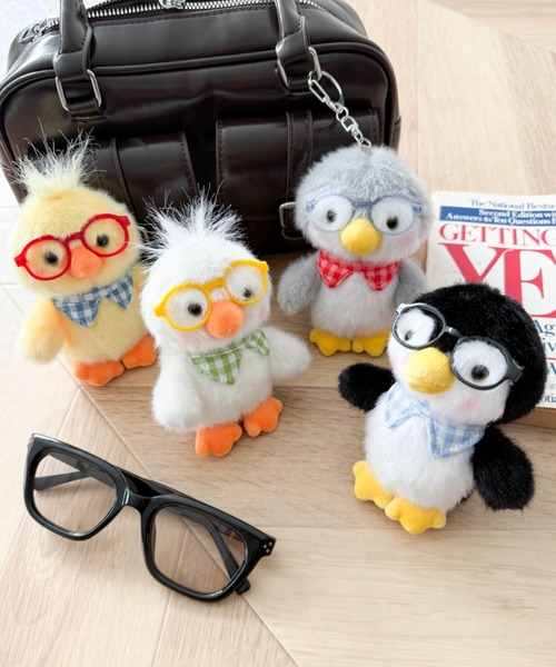 WEGO(ウィゴー)の「WEGO/優秀メガネペンギンぬいぐるみキーホルダー(キーホルダー・レディース・ブラック・FREE)」の2枚目の写真