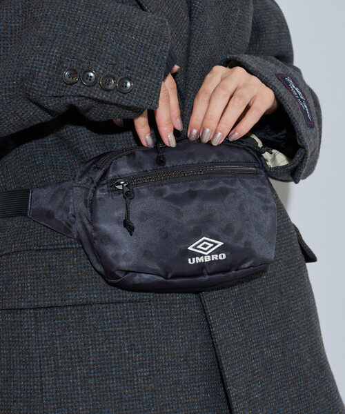 FREAK'S STORE(フリークスストア)の「UMBRO × FREAK'S STORE/アンブロ 別注 ウエストポーチ(ボディバッグ/ウエストポーチ・レディース・ドット/ブラック/ダークブラウン/ナチュラル・ONE SIZE)」の22枚目の写真