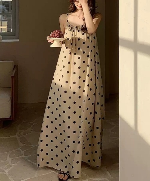 Ritzy(リッツィー)の「水玉キャミロングワンピース【胸パッド付き】(ワンピース・レディース・ベージュ・M/L)」の2枚目の写真