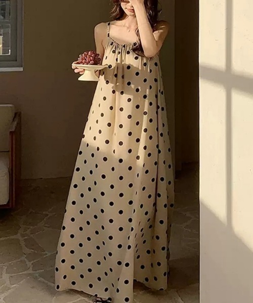 Ritzy(リッツィー)の「水玉キャミロングワンピース【胸パッド付き】(ワンピース・レディース・ベージュ・M/L)」の3枚目の写真
