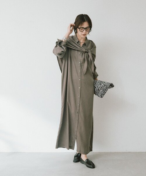 RIVE DROITE（リヴドロワ）の「ストール付ロングシャツワンピース（ワンピース・レディース・グレー系その他/イエロー・38/36）」の4枚目の写真