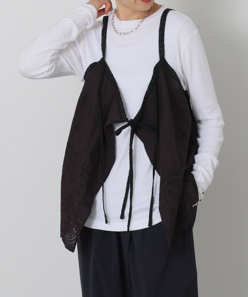 JOURNAL STANDARD LUXE(ジャーナルスタンダード ラックス)の「カットワークレース キャミブラウス(シャツ/ブラウス・レディース・ホワイト/ブラック・FREE)」の3枚目の写真