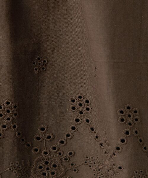 SHOO・LA・RUE（シューラルー）の「【洗濯機可/綿100％/体型カバー】刺繍レースがこなれ見え 二の腕が隠せる ペプラムブラウス（シャツ/ブラウス・レディース・ホワイト/ブラック/ブラウン系その他・00）」の11枚目の写真