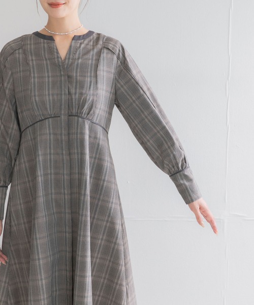 URBAN RESEARCH ROSSO WOMEN(アーバンリサーチ ロッソ)の「『一部WEB限定カラー』バイカラーチェックナローワンピース(ワンピース・レディース・ブラウン/ネイビー・FREE)」の17枚目の写真